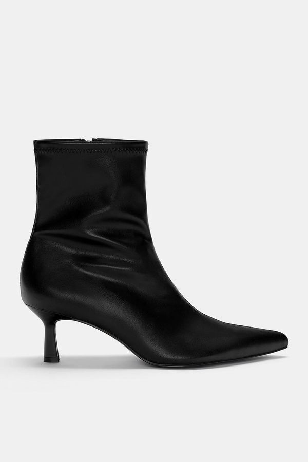 PULL AND BEAR ANKLE BOOT 
1111/440/040