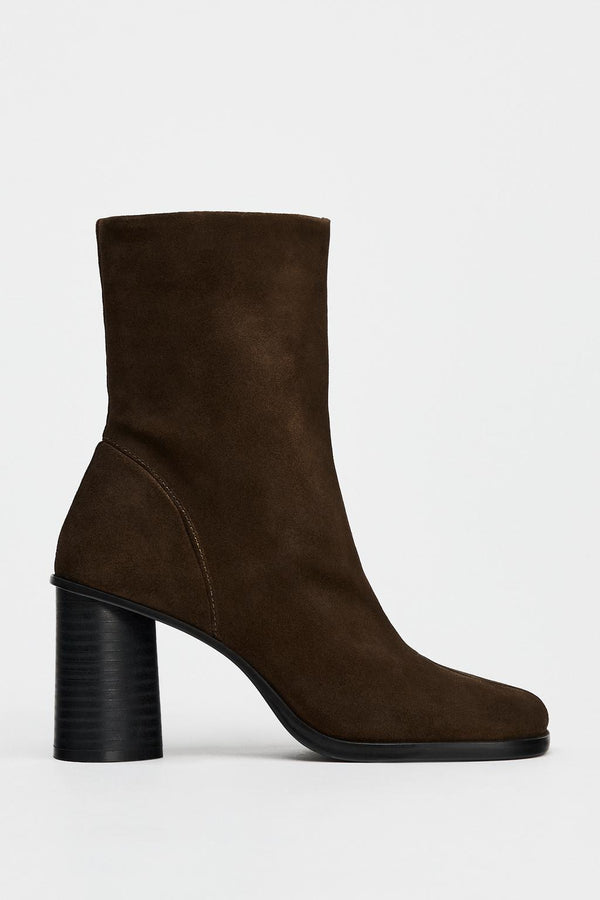 ZARA BROWN SUEDE ROUND TOE BOOT 1107/410/700