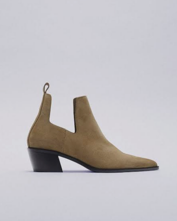 ZARA COW BOY BOOT HALF 3890/710/105