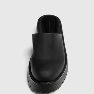 Pull and bear chunky clog in black