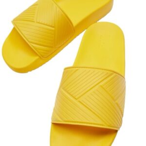 Zara slides in yellow