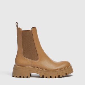 PULL AND BEAR Flat Chelsea boots