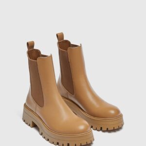 PULL AND BEAR Flat Chelsea boots